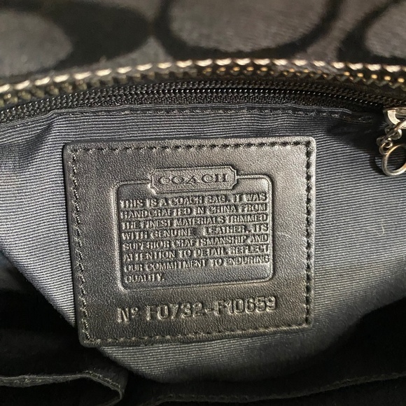 COACH Legacy Signature Canvas/Leather Handbag. In great condition! - Picture 10 of 10